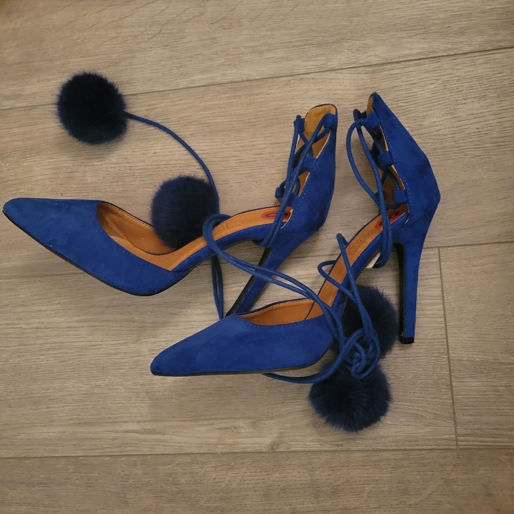 Heels - Picture 2 of 3